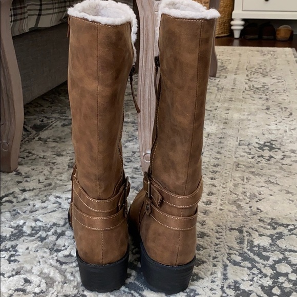 Boots - Picture 3 of 6